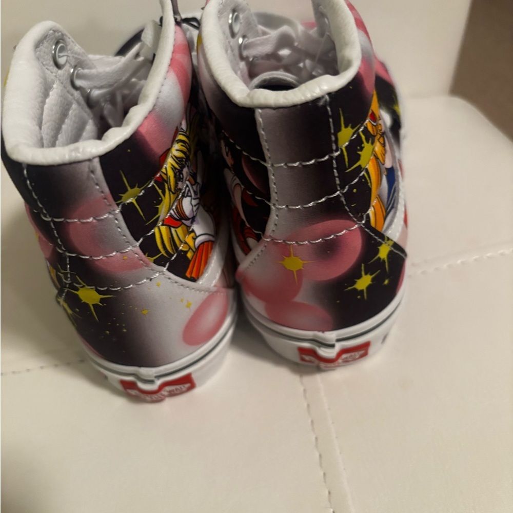 Vans x Sailor Moon SK8-HI – Women’s 6 / Men’s 4.5 – Brand New - Picture 5 of 9